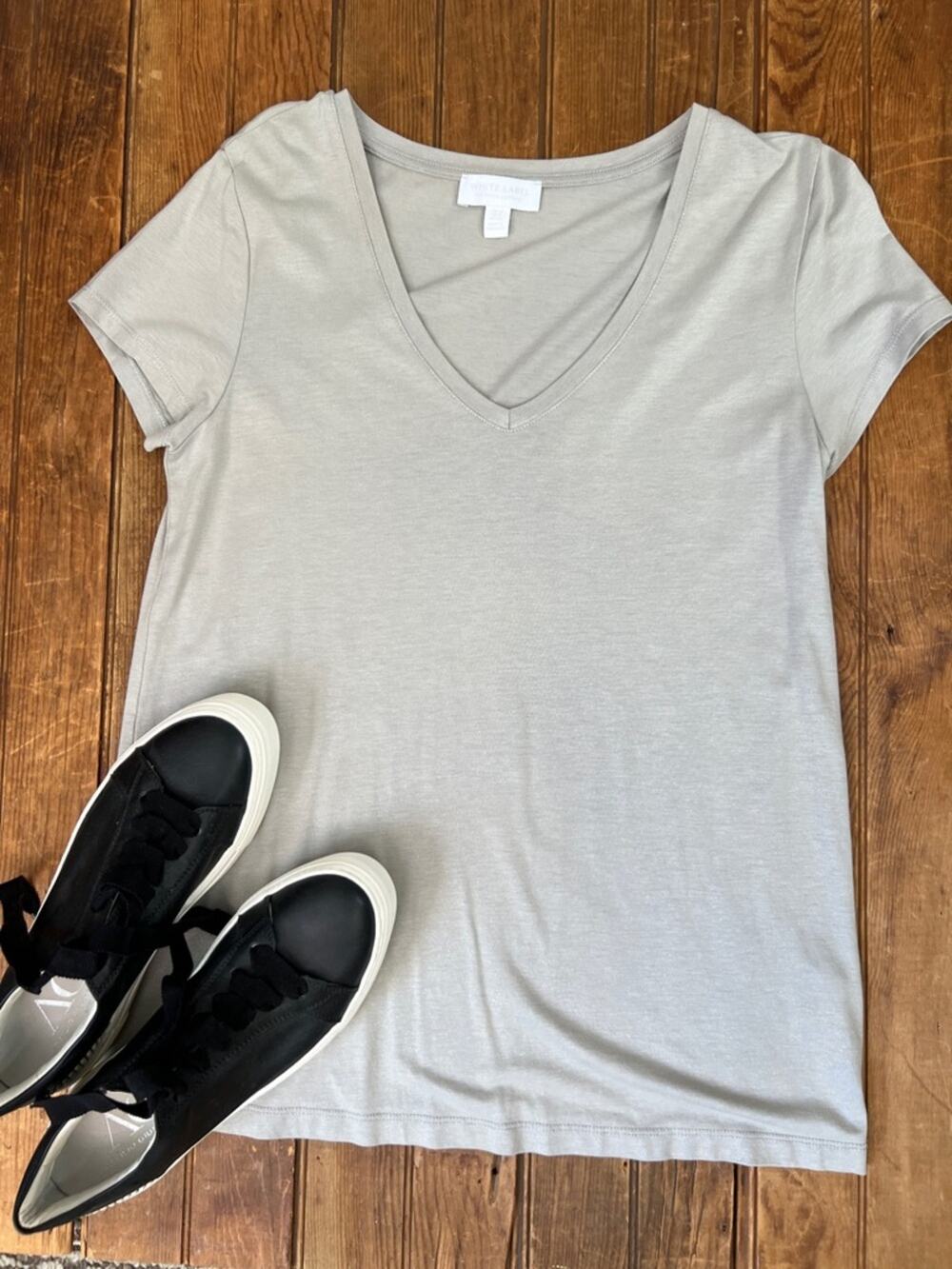 The White Company Women’s V-Neck short sleeve Tee Light Gray with sheen shine